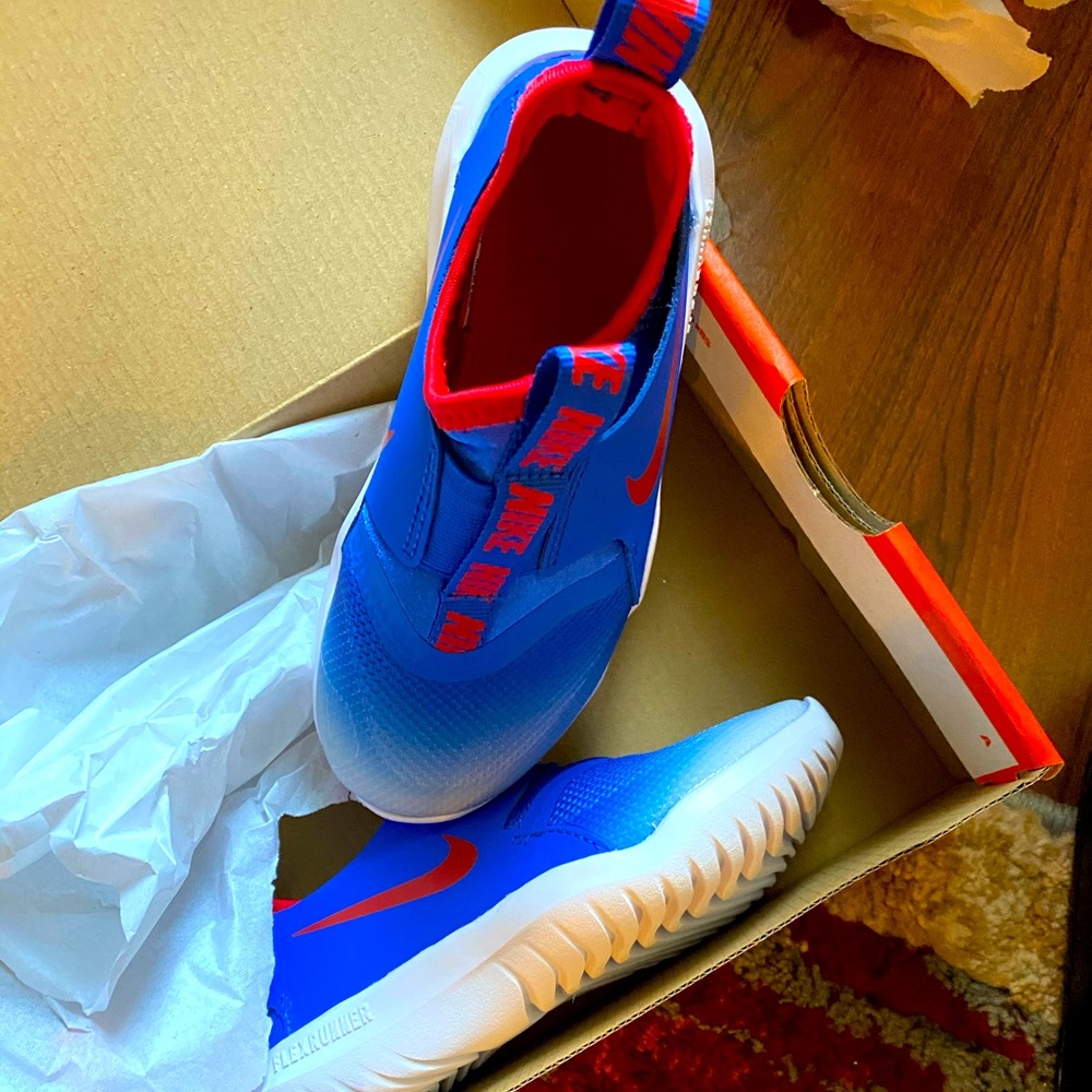 NIB Little Boys Nike Flex Shoes